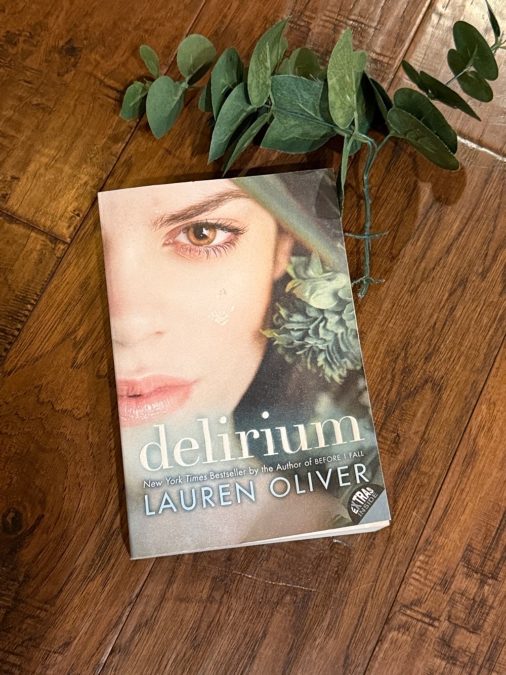 Delirium by Lauren Oliver - Green Cover Paperback